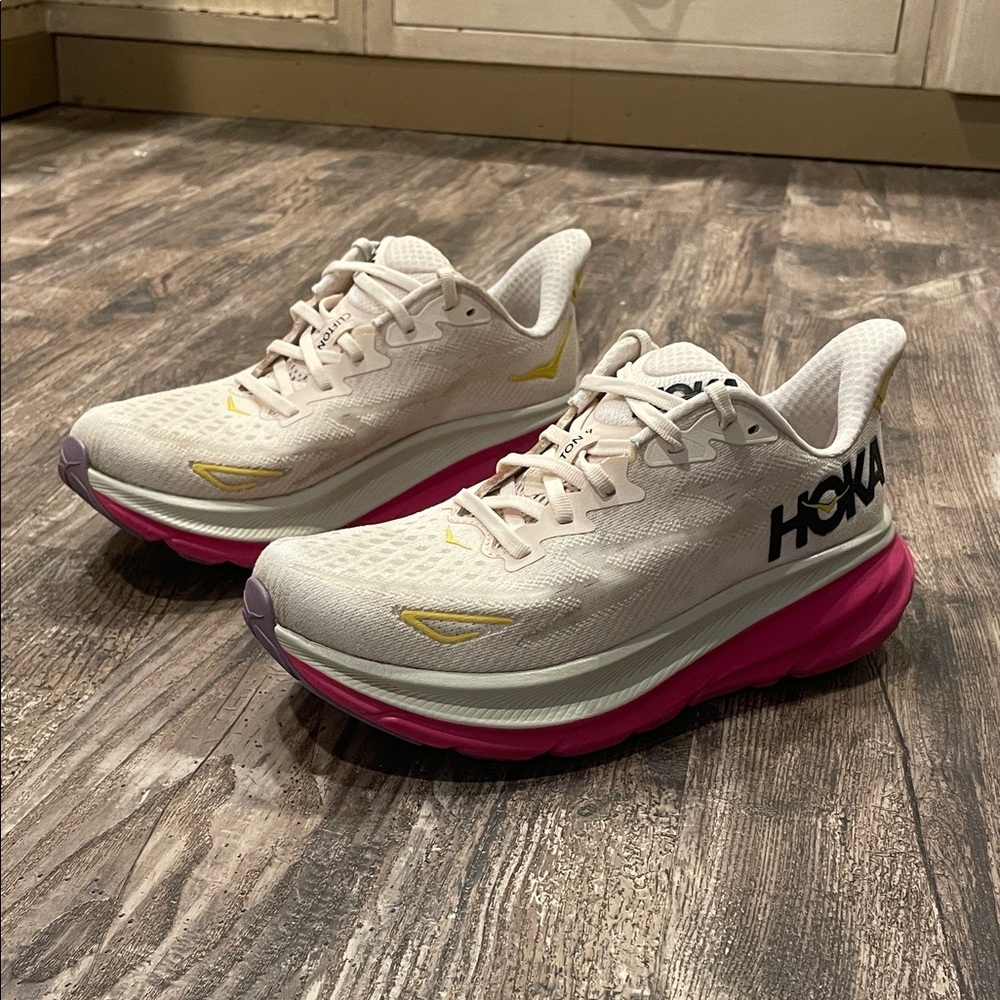 Hoka One Clifton 9 Women's Cream and Pink Sneakers